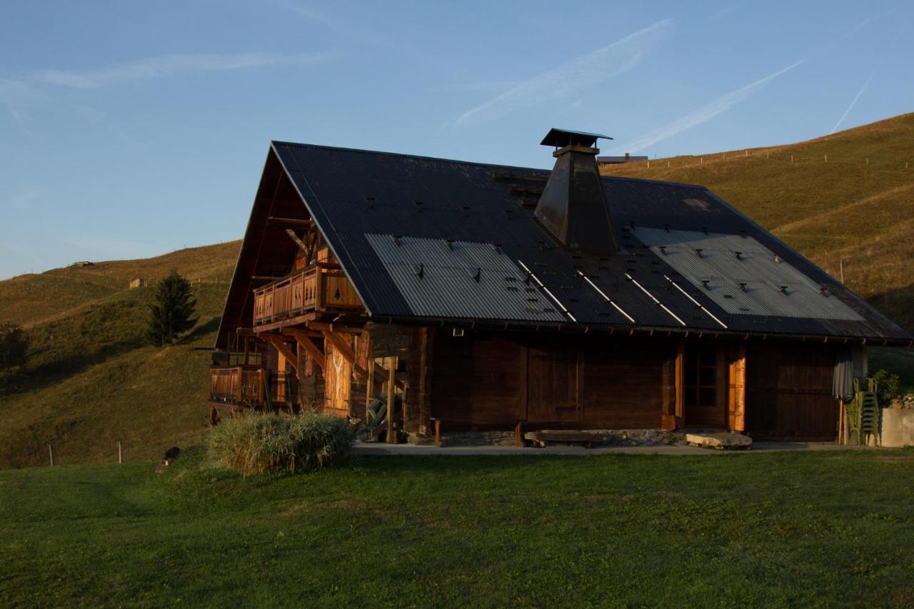 Reine des Aravis - chalet isolé Flumet Extérieur photo