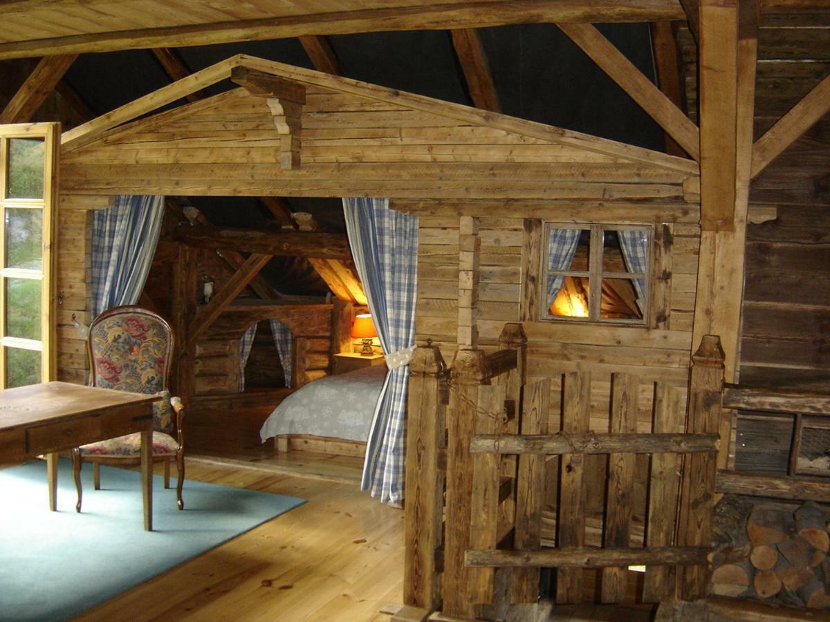 Reine des Aravis - chalet isolé Flumet Extérieur photo