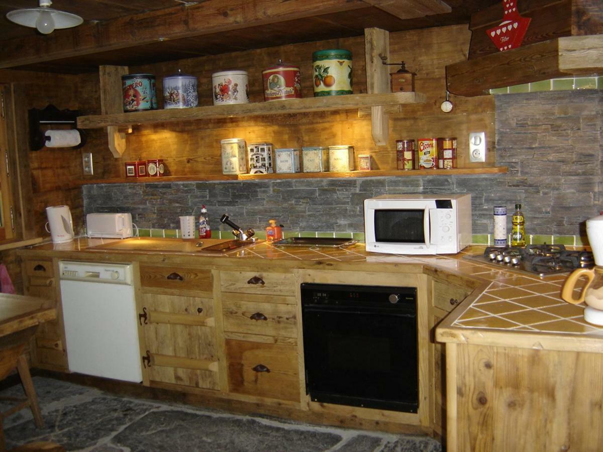 Reine des Aravis - chalet isolé Flumet Extérieur photo