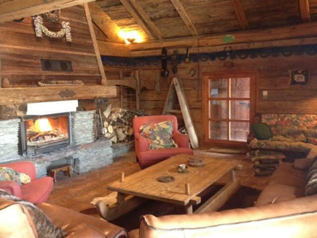 Reine des Aravis - chalet isolé Flumet Extérieur photo