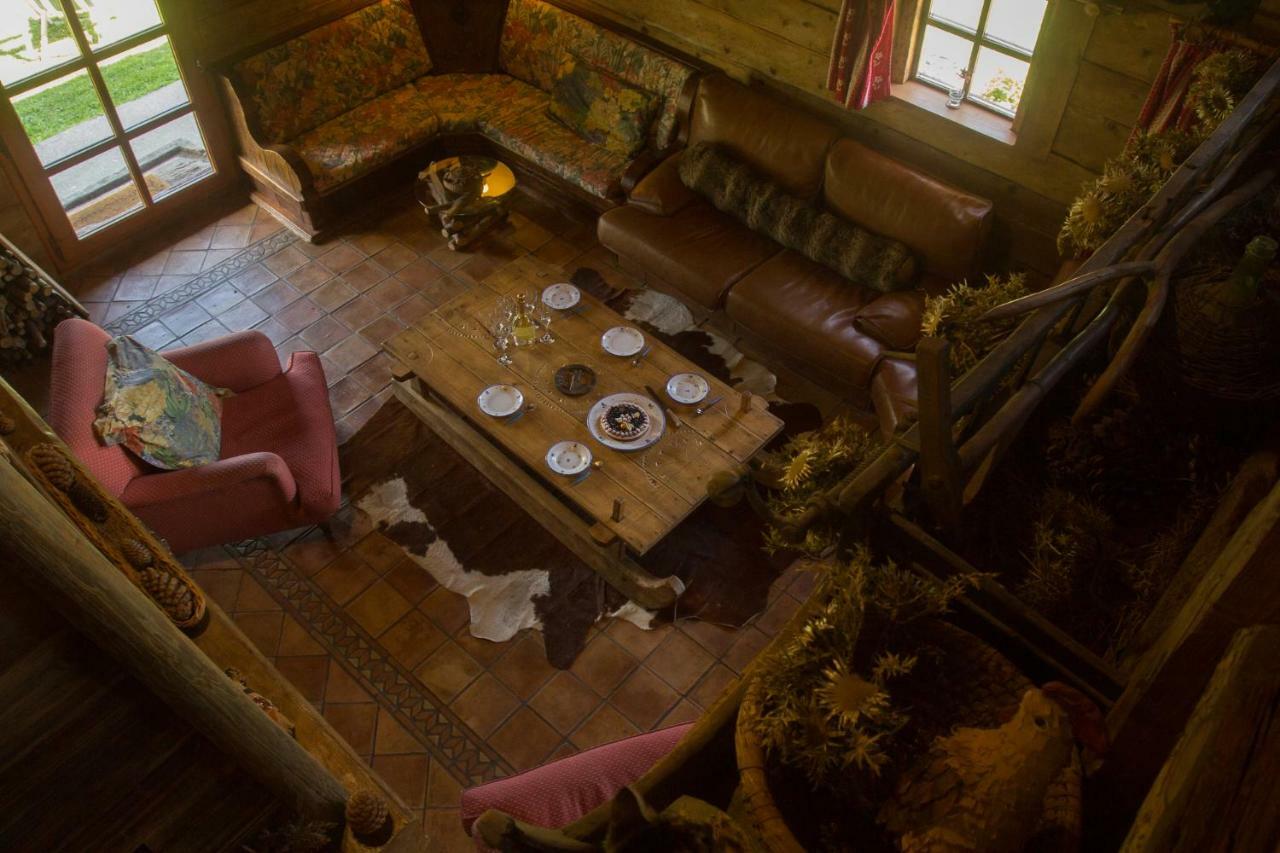 Reine des Aravis - chalet isolé Flumet Extérieur photo