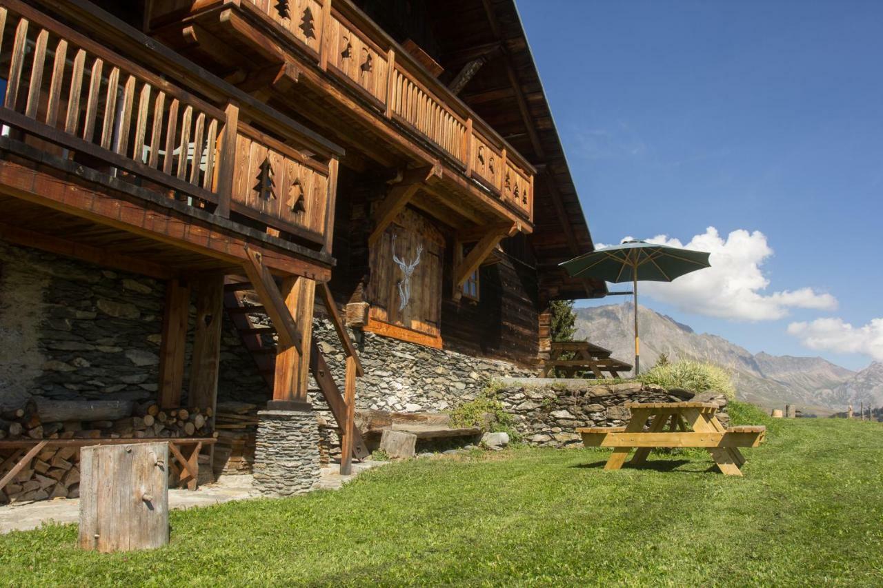 Reine des Aravis - chalet isolé Flumet Extérieur photo