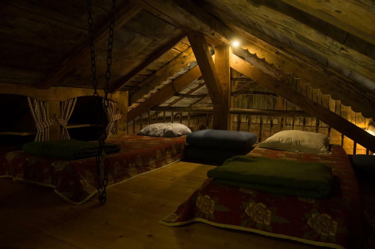 Reine des Aravis - chalet isolé Flumet Extérieur photo
