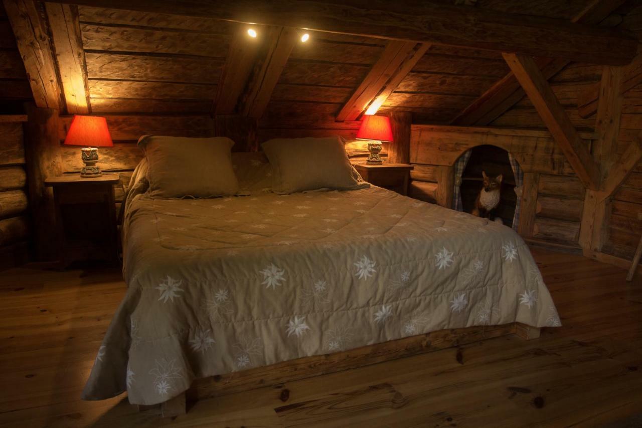 Reine des Aravis - chalet isolé Flumet Extérieur photo