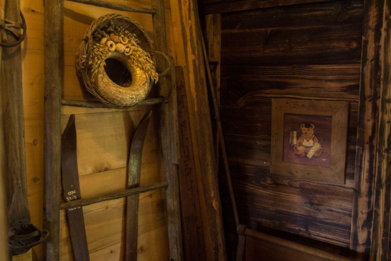 Reine des Aravis - chalet isolé Flumet Extérieur photo