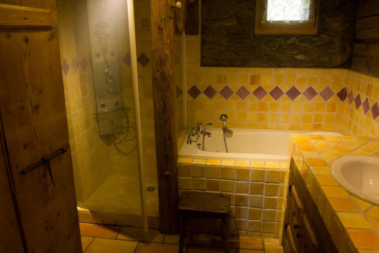 Reine des Aravis - chalet isolé Flumet Extérieur photo